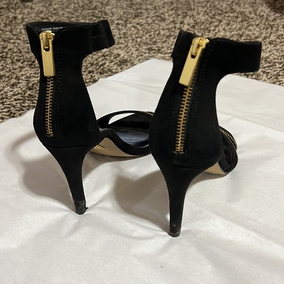 Rock & Republic US 7 black and gold heels with zipper details. Gently used. - Picture 10 of 15